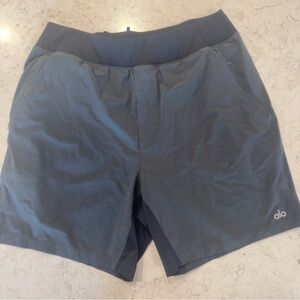 ALO Yoga Charcoal Performance Shorts 7”